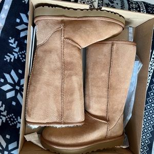 Brand New Classic Tall size 5 Uggs. Tan. Never Been Worn